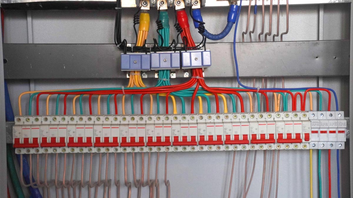 Lỗi kỹ thuật khi đi điện âm tường văn phòng và cách khắc phục an toàn