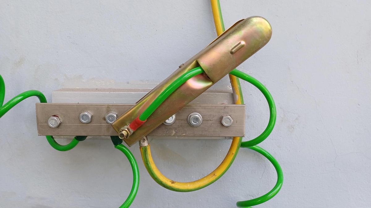 Lỗi kỹ thuật khi đi điện âm tường văn phòng và cách khắc phục an toàn